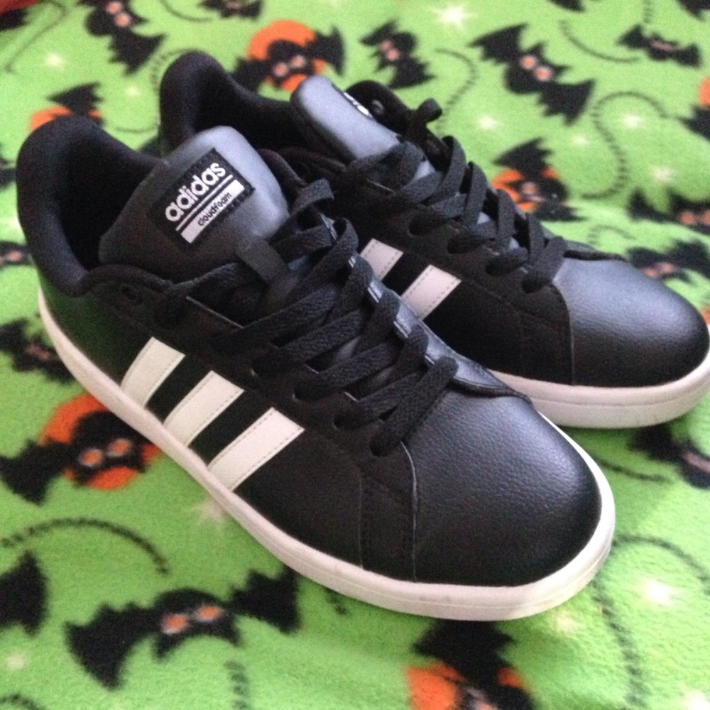 MEN'S SIZE 8 BLACK ADIDAS CLOUDFOAM MEMORY SHOES